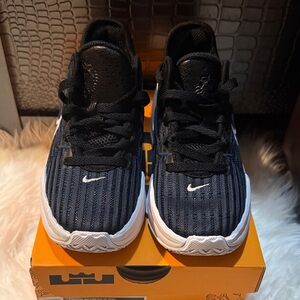 Nike Kids Navy/Black and White Lebron Witness VI PS